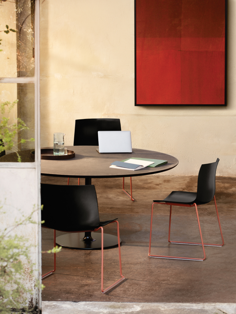 Arper Dizzie: Tables with Round, Oval, Square Top | Arper JP