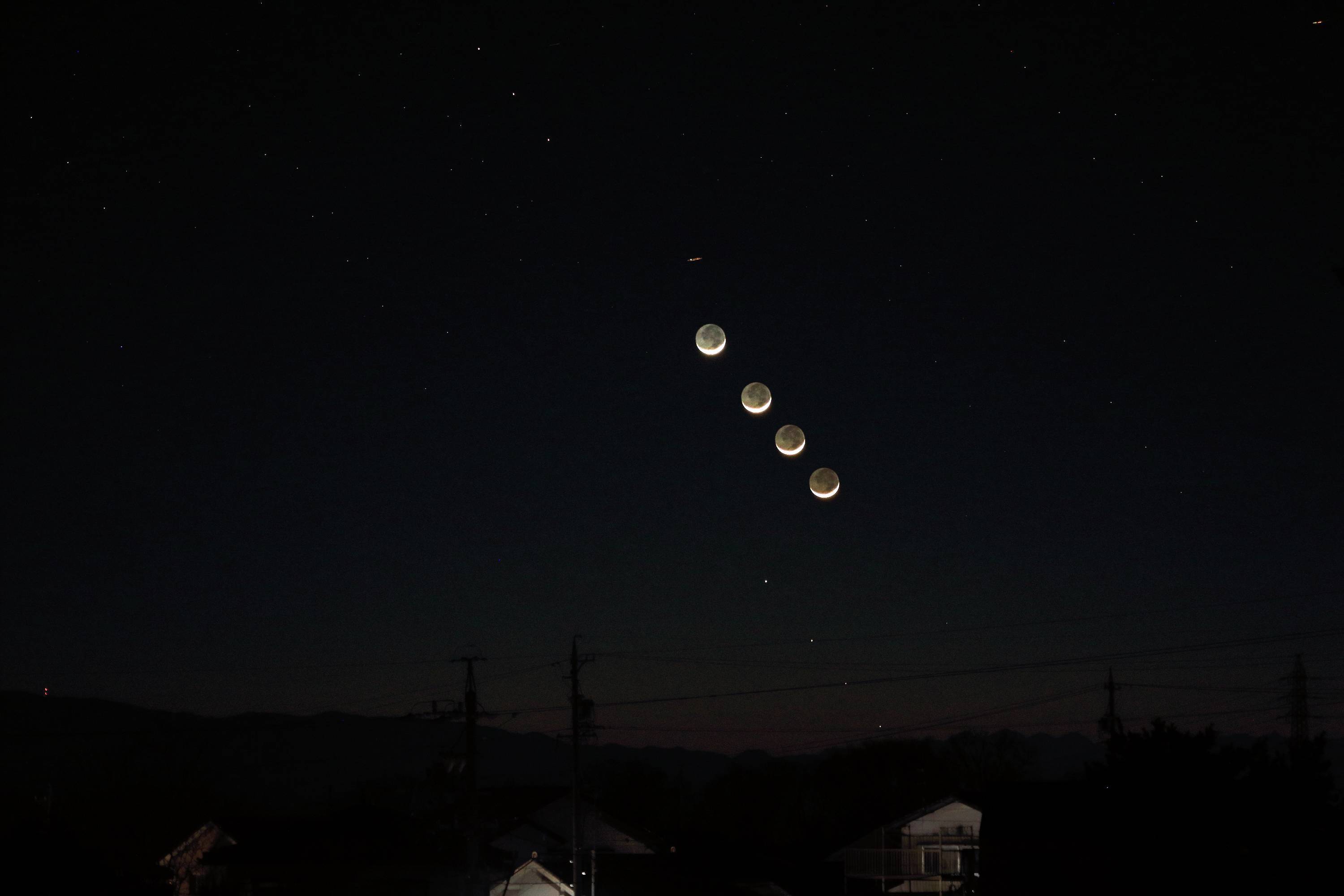 132802: 月齢1.9の月と水星と土星の接近 02/19 by Sなかやま - 天体