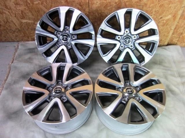 東京都 世田谷区にて トヨタ純正 ランクル 200系後期 ZX アルミ