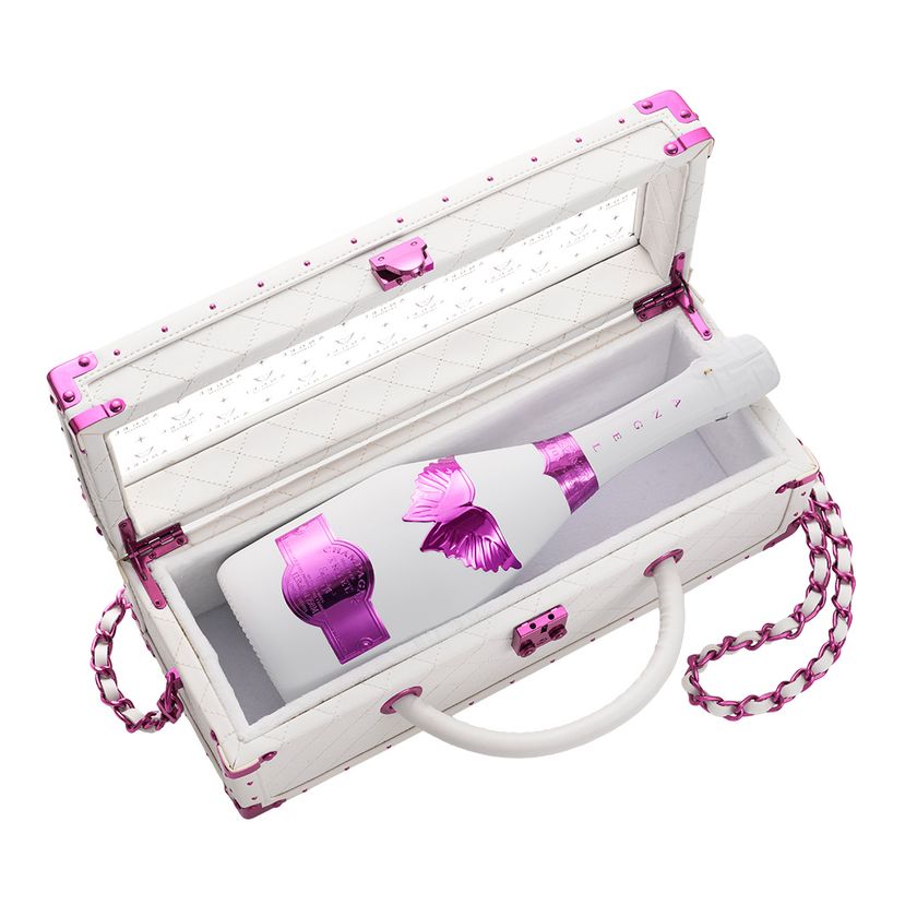 日本上陸7周年を迎えた 『ANGEL CHAMPAGNE(エンジェルシャンパン)』が