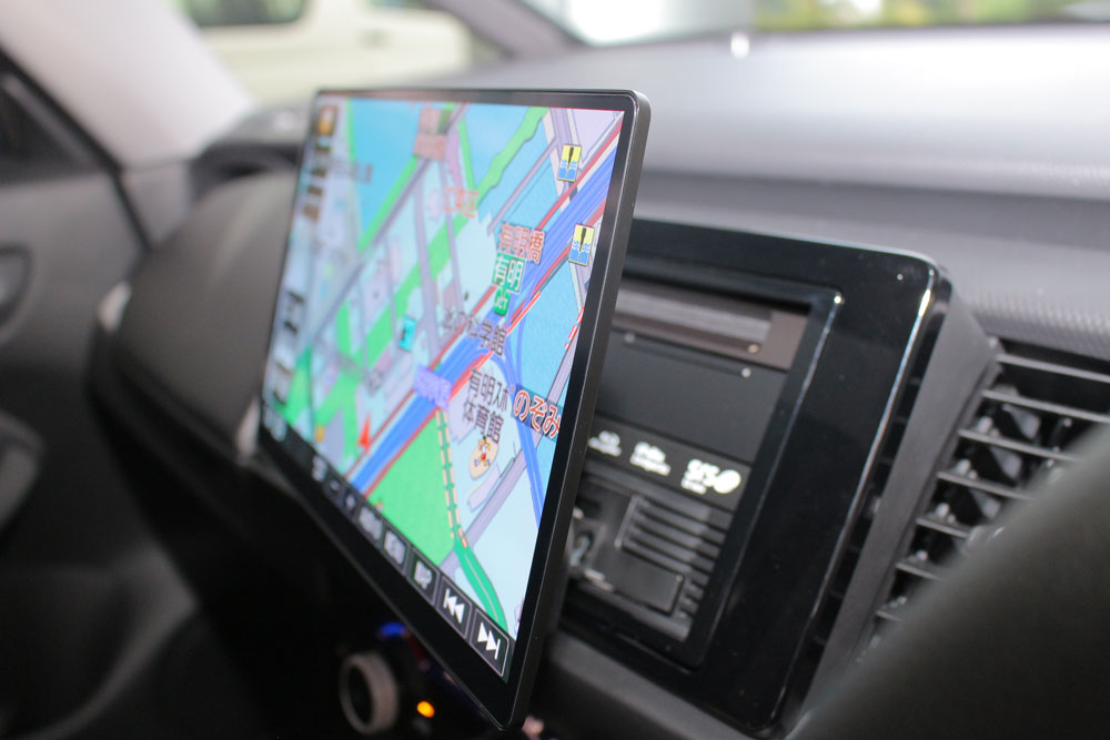 薄さ、4.7mm】10インチ大画面ナビ、有機ELディスプレイに パナソニック