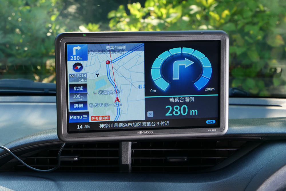 新ポータブルナビ】9型大画面 ケンウッド・ココデスEZ-950、スマホとは