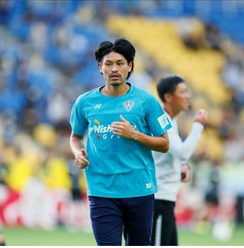 YONEX社製トップチームトレーニングウェア（半袖） および選手