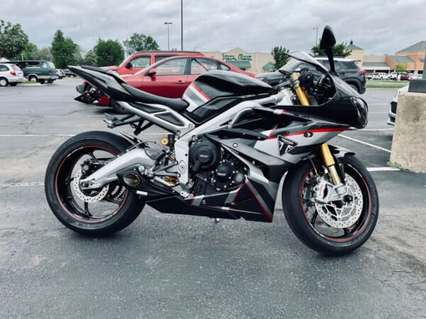 デイトナ675用サイド出しマフラーでパワーアップ&カッコよく！｜AxxL