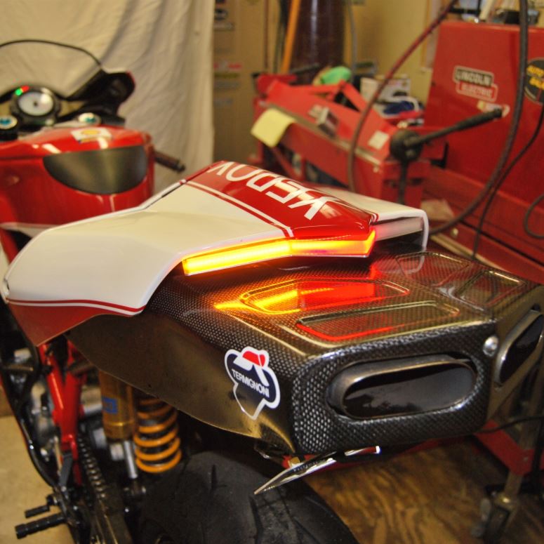 NRC製 ドゥカティ 749 用ウインカー内蔵フェンダーレス｜AxxL