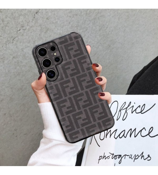 ブランド iPhone 14/15/14 pro max/SE3ケース フェンデイ アイフォン15