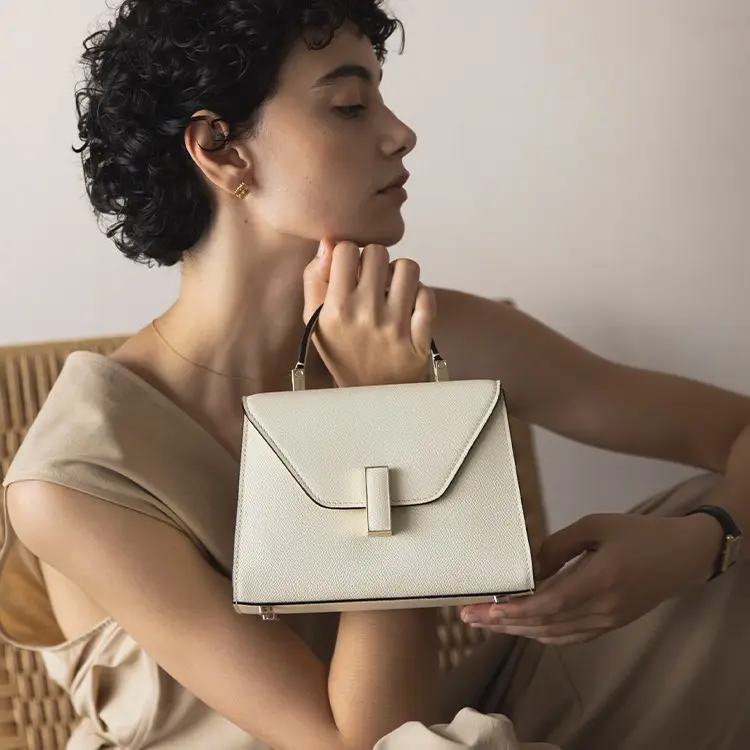 ヴァレクストラ VALEXTRA｜バッグ・レディース腕時計専門店 通販サイト