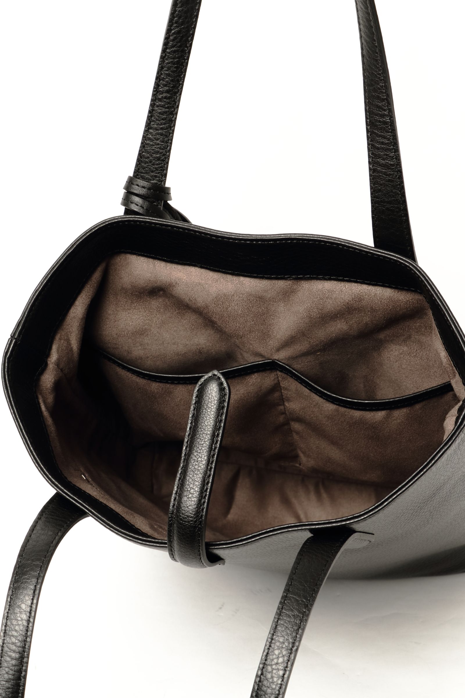 PELLE MORBIDA - シュリンクレザー スリムトートバッグ / ブラック