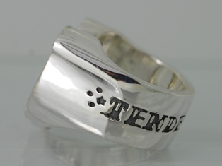 テンダーロイン ホースシューリングのクリーニング、新品仕上げ.石取り替え