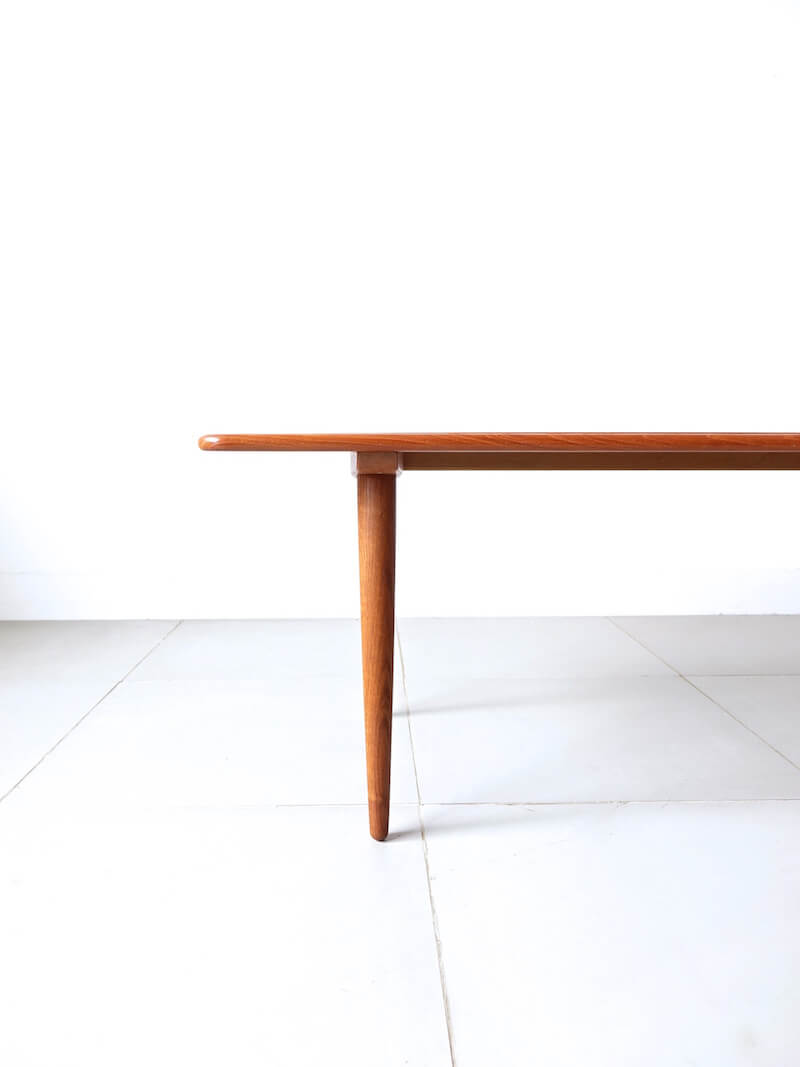 Bellbet | AT11 Coffee table by Hans J. Wegner for Andreas Tuck