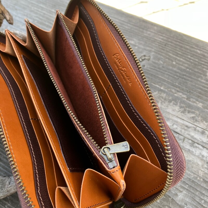 BELL'S SQUARE（ベルズスクエア） …【ツキノワグマレザー】ラウンド