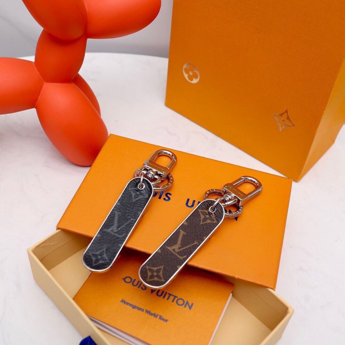 ハイブランドルイヴィトン キーホルダー カー用品 高級感人気 ヴィトン