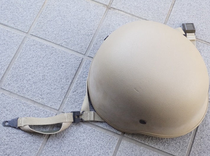 ドイツ連邦軍?輸出用? M826ケブラーヘルメットM（Gr.2）タン