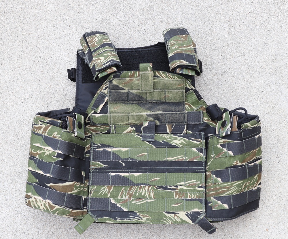 LBT-6094Gプレートキャリア タイガーストライプ迷彩 新品 - ミリタリー