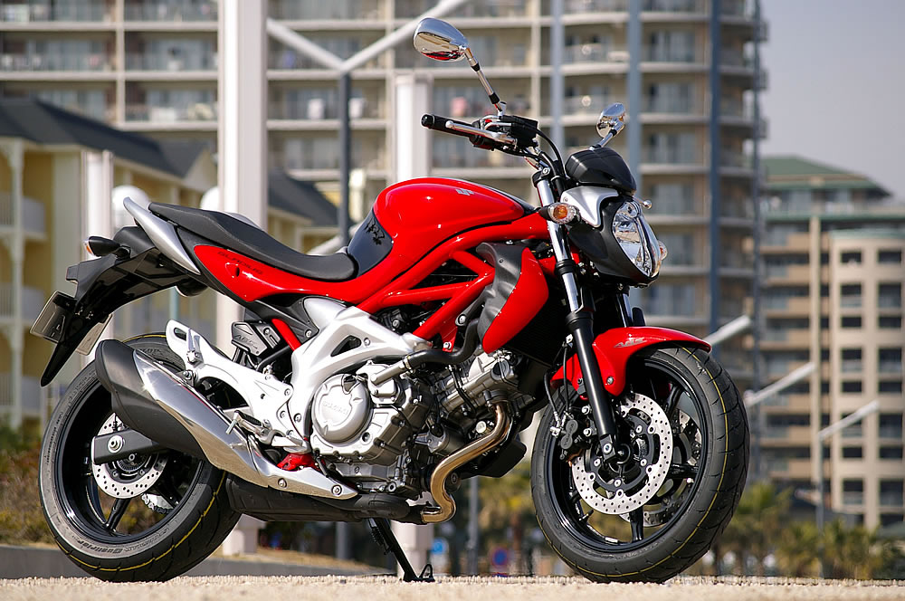 スズキ グラディウス400 ABS – 欧州で人気のネイキッドが遂に日本