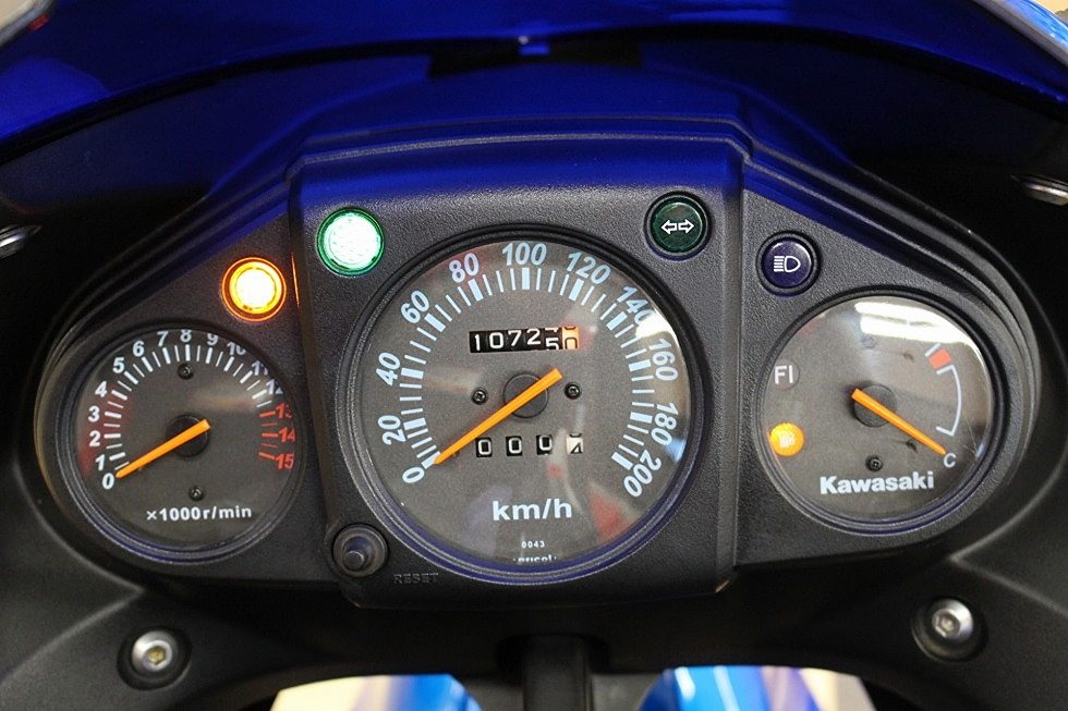 お値打ち250㏄フルカウルスポーツ！青いイナズマが入荷【KAWASAKI