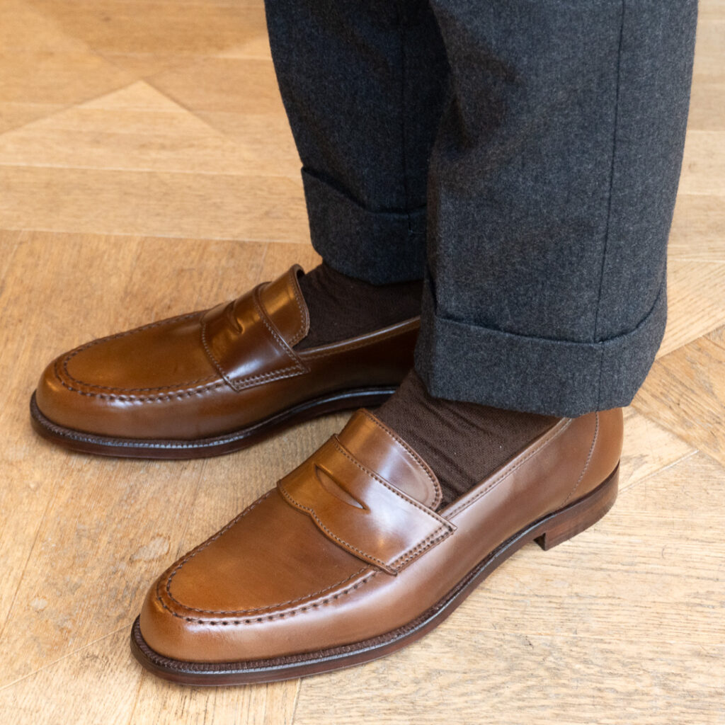 クロケット＆ジョーンズのコインローファー “ハーバード2”×”希少な