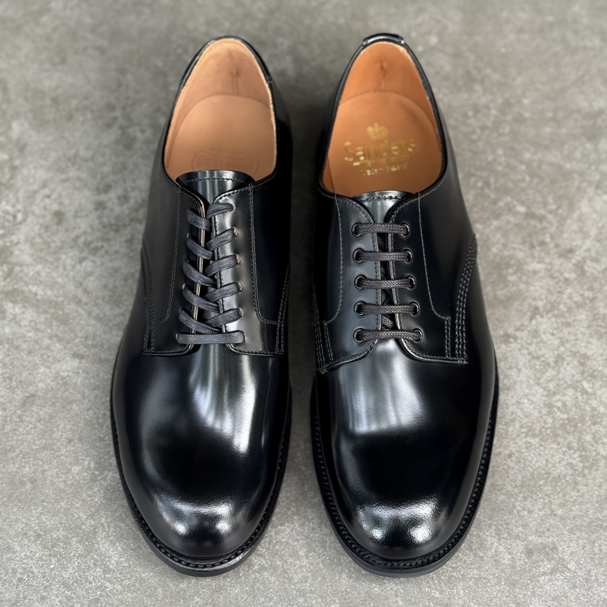 ジェラードのサービスシューズとサンダースのオフィサーシューズ
