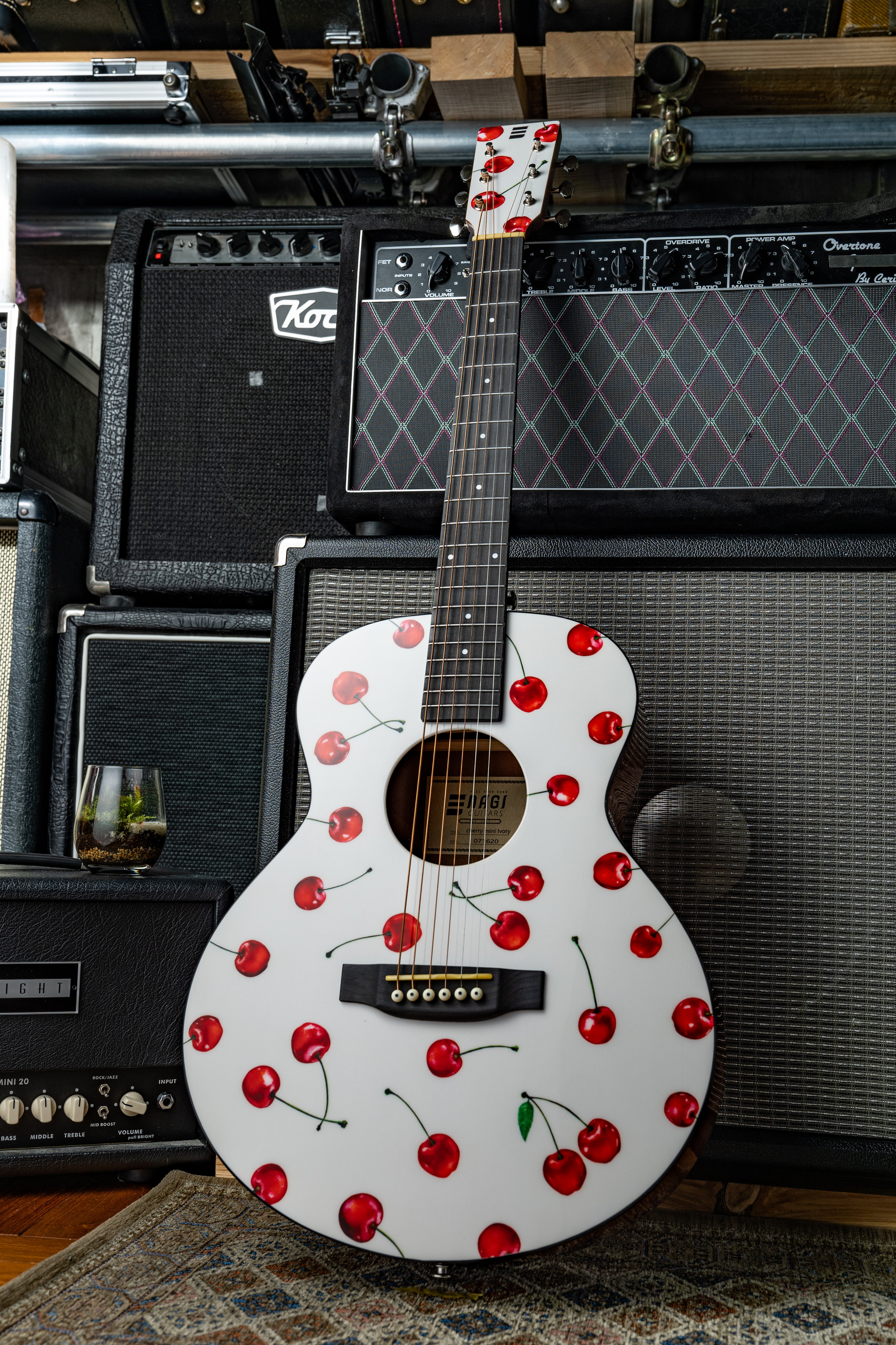 NAGI GUITARS Limited Model Cherry Mini Ivory – brusheight