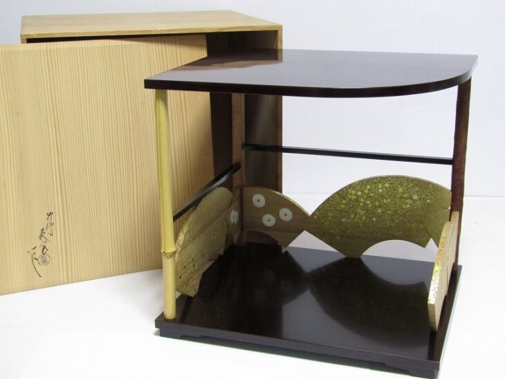 塗師 川瀬表完 作 鵬雲斎好写 茶棚、蒔絵 大棗、炉縁などの茶道具