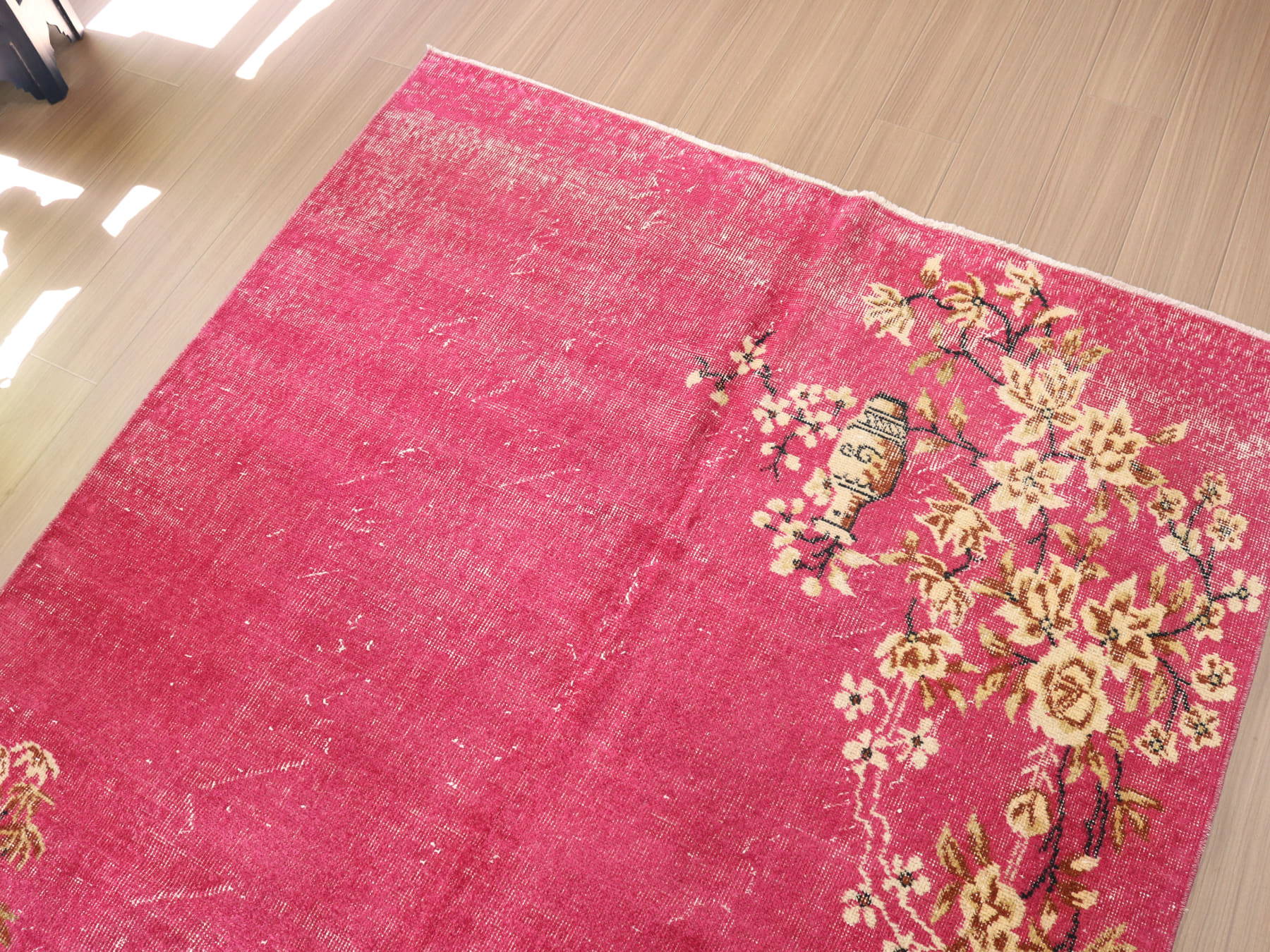 人気/マゼンタピンクのオーバーダイラグ ヴィンテージトルコラグ No