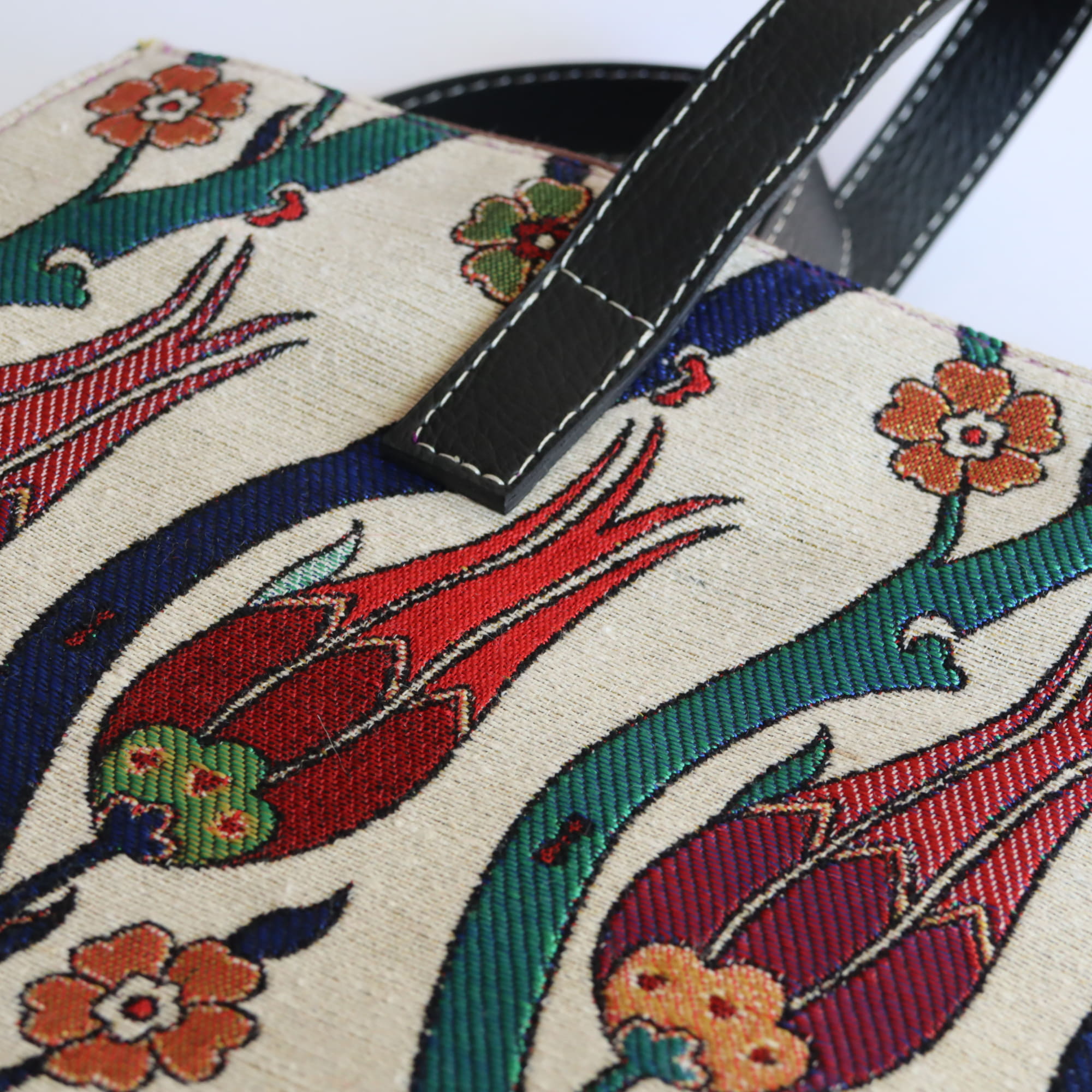 スクエア ショルダーバッグ マチあり 大きめサイズ ポケット