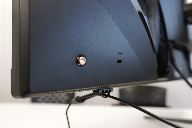 ウルトラワイドな湾曲モニターって実際どうなの？MSI「Optix MPG341CQR