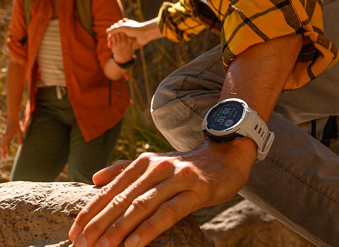 アウトドア・登山・キャンプで活躍する防水＆タフネス スマート