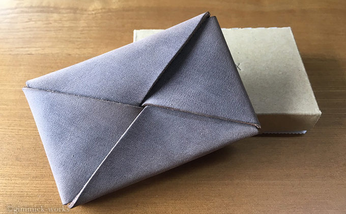 レビュー】まるで折り紙！SYRINXの名刺入れ「つつむ」の癒やし【革は