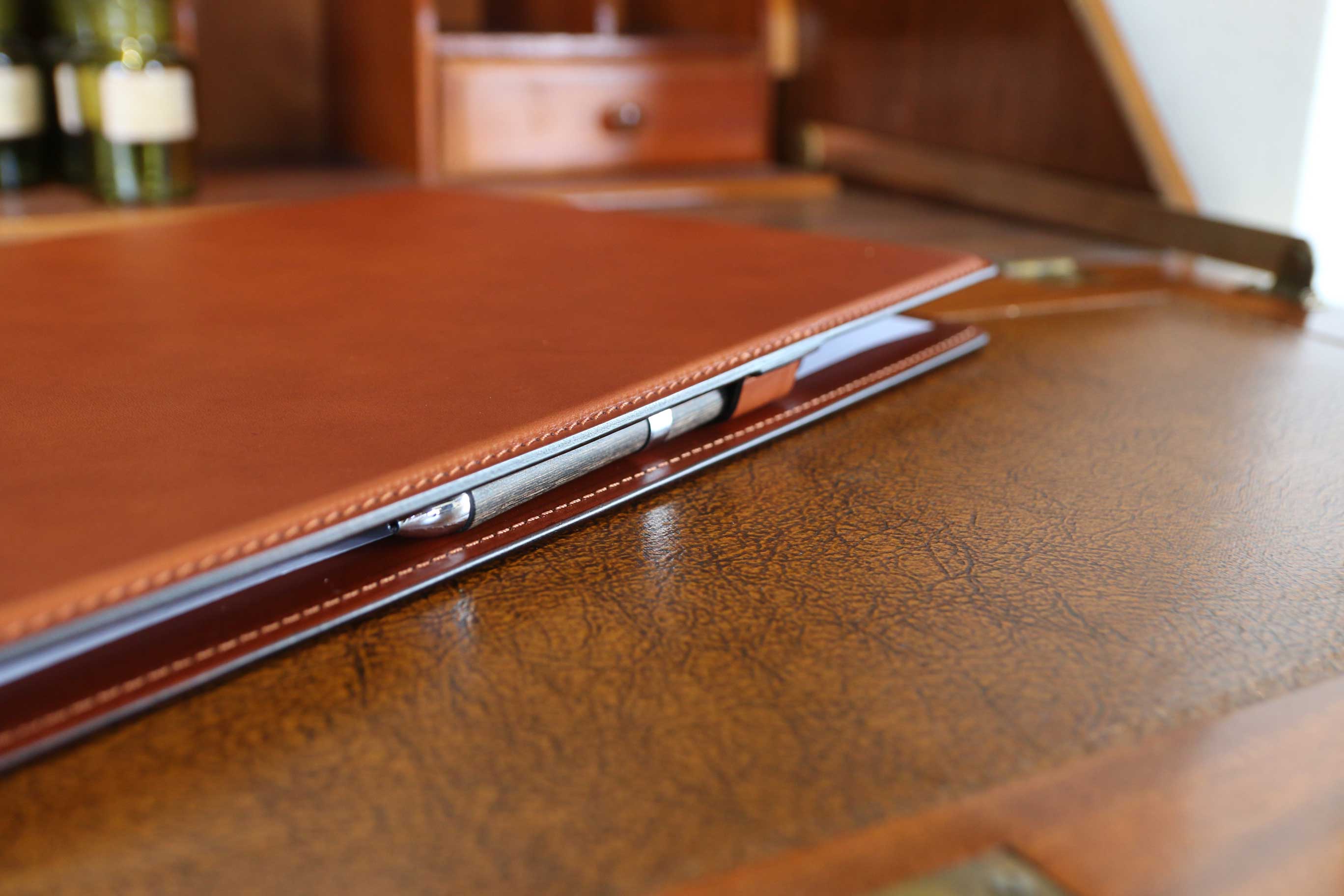 オーダーメイド】レザーバインダー／2つ折り／レザーボード／革製