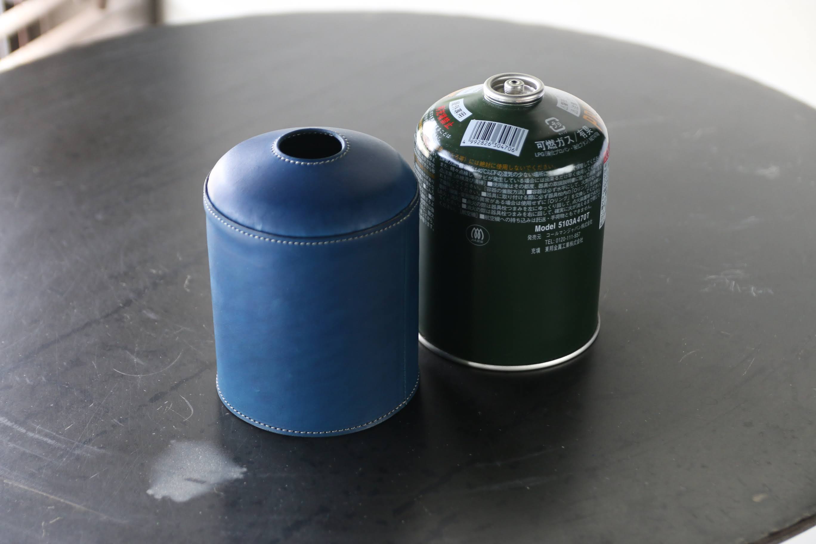 オシャレキャンパーにおすすめキャンプ用品「ガスカートリッジカバー」