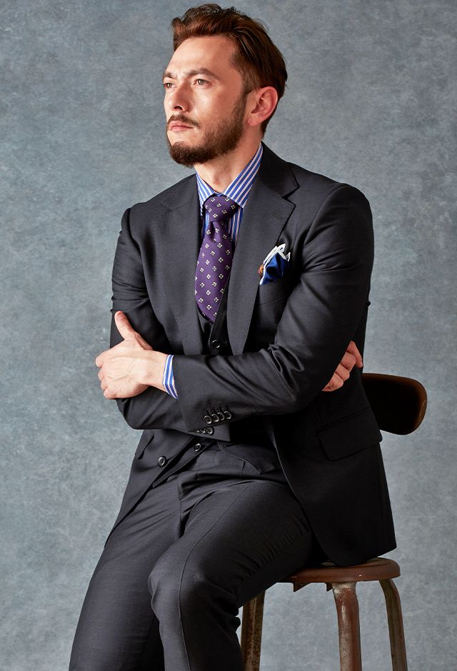 チャコールグレースーツ・無地のコーディネート（Cloth Ermenegildo