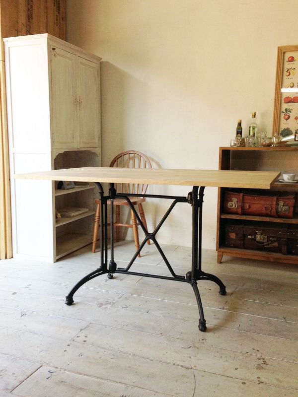 カフェやレストラン向けアイアンテーブル(4人掛け)は大阪の家具店GF