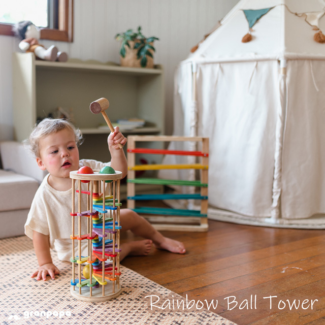 何度も転がしたくなる！ハンマー遊びと玉転がし知育玩具 レインボー