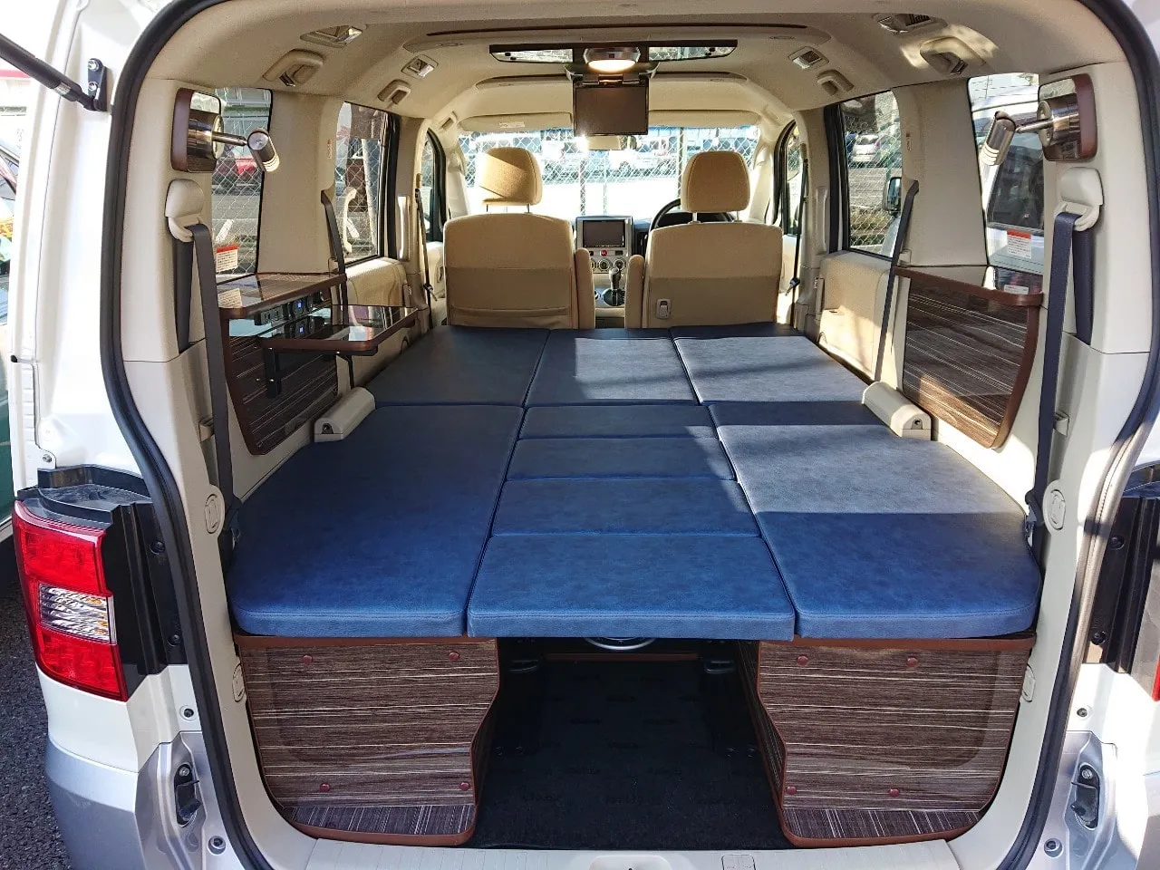 Dキャンパー | デリカD:5 キャンピングカー | 株式会社グランドモーター