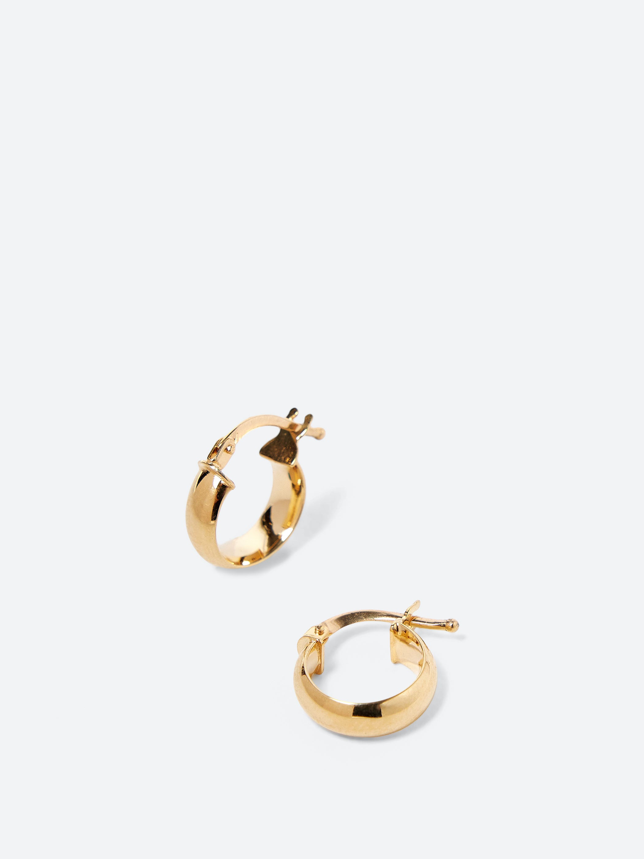 Poppy Finch - Petite Oval Pearl Studs – gravitypope