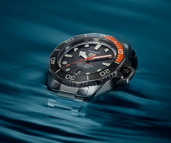 ビジネスシーンと休日をシームレスにつなぐタグ・ホイヤー アクア