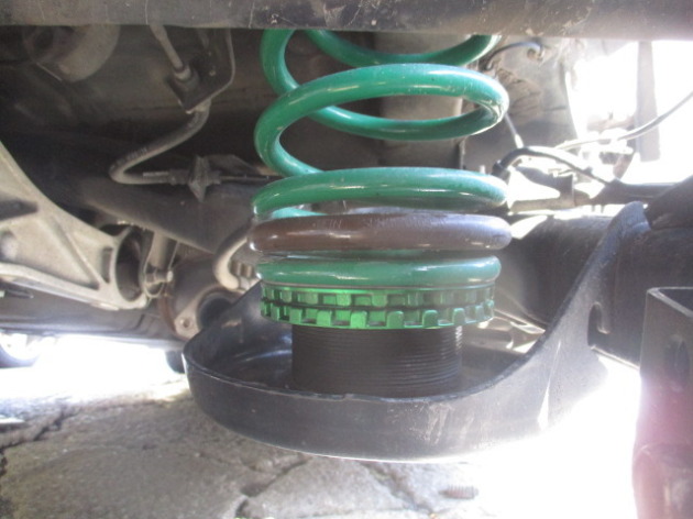 80ヴォクシーのTEIN車高調 車高上げ/アライメント調整！｜交通事故修理