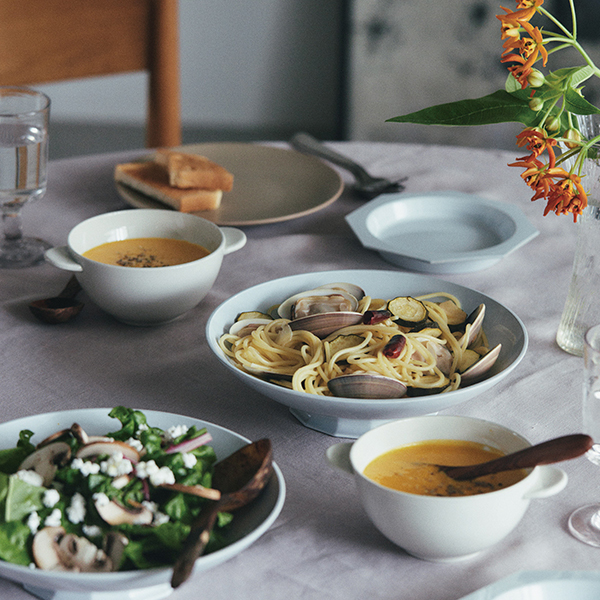 まるで陶器” 「失敗作」から生まれたMUDDY樹脂食器 - DOUBLEDAY