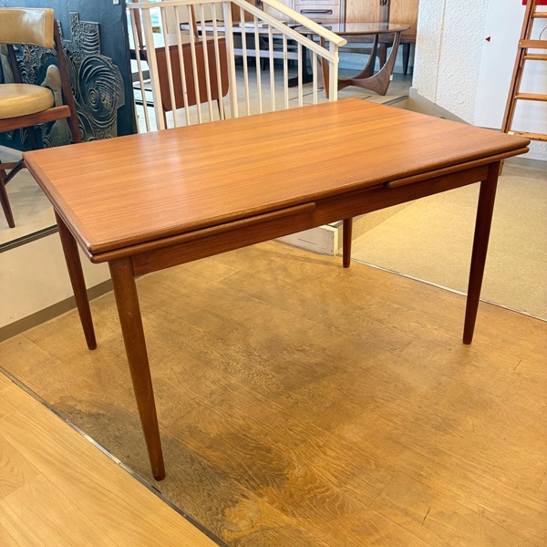 デンマークの伸長式テーブル - DOUBLEDAY ダブルデイ｜ライフスタイル