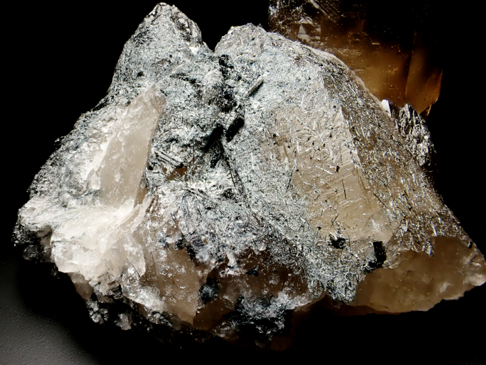 宮崎県鹿川産 煙水晶＆鉄電気石 (Smoky Quartz & Schorl / Japan