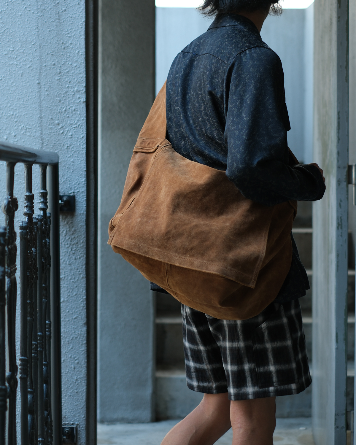 Vol.5539【SEVEN BY SEVEN：LEATHER SHOURDER BAG】｜AUBERGE・Needles
