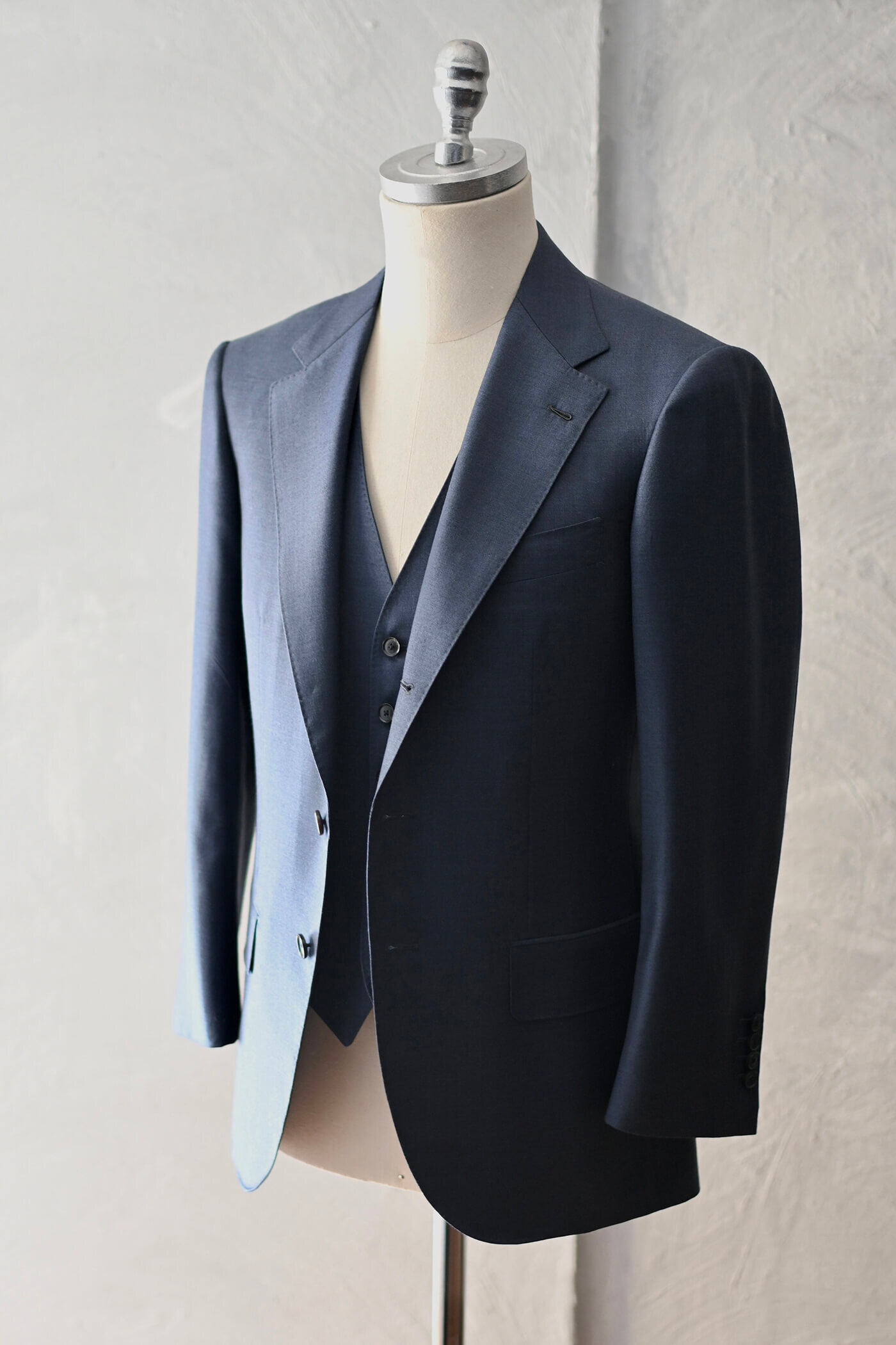 スリーピーススーツを