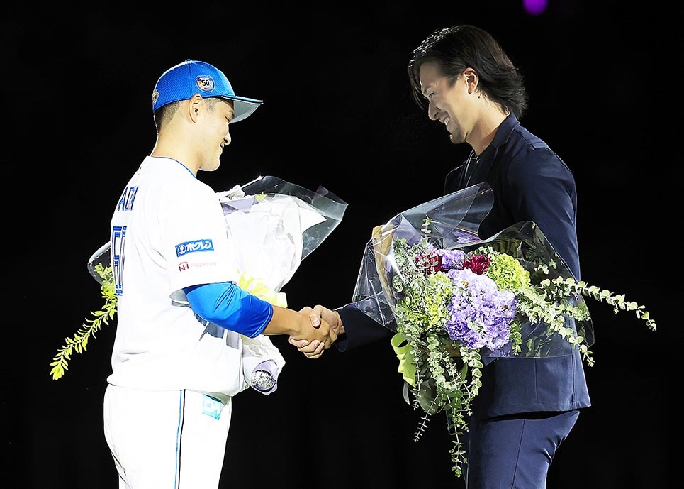上沢直之 鍵谷の引退セレモニーにサプライズ登場 よくするテレビ電話で