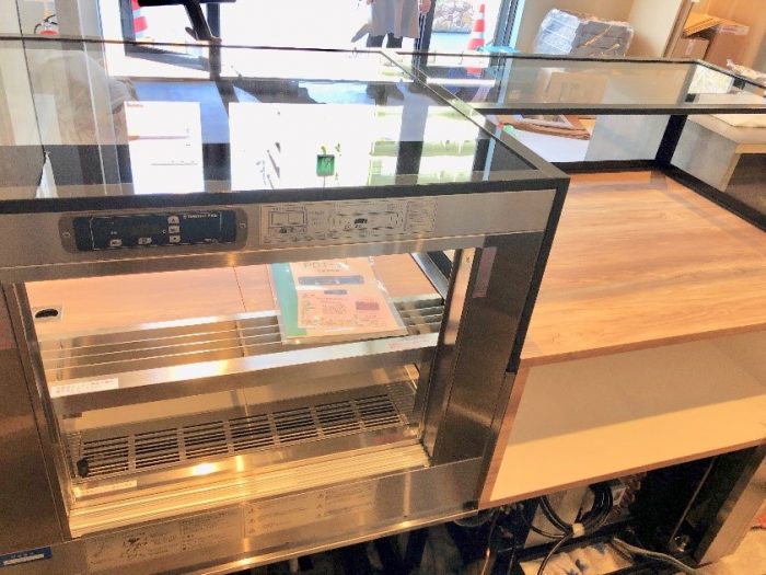 Coffee & Craft Chocolate YARD - オリジナル高機能ケーキケース・冷蔵