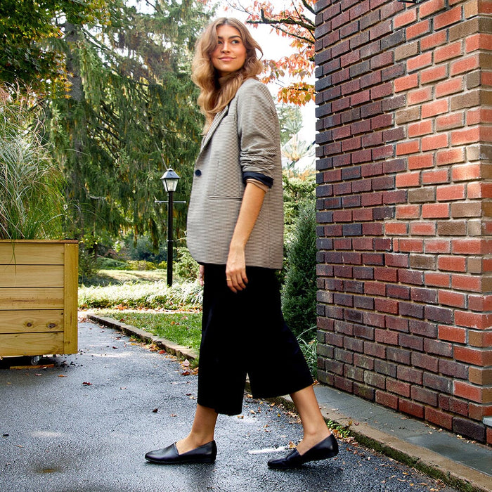 DANSKO LARISA FLAT BLACK WIDE | SUPPORTIVE LEATHER FLAT | DANFORM