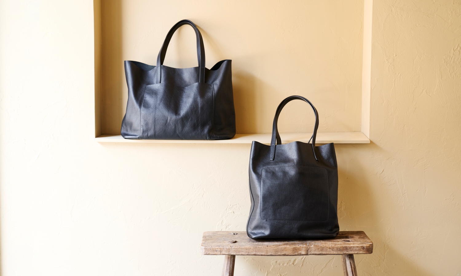 薄く軽いレザー、ムースライトのトートバッグ2選｜ダニエル アンド