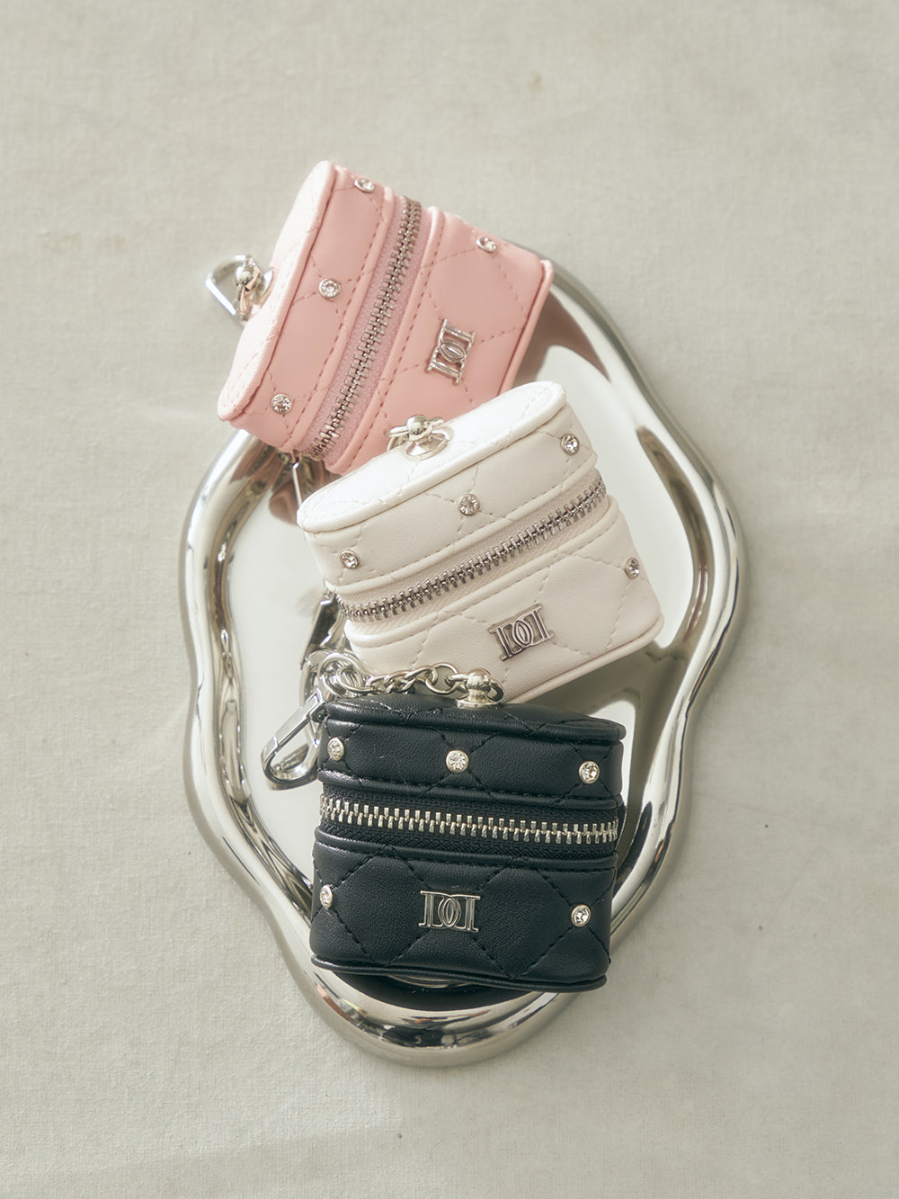 キルティングビジューAirPodsケース – Darich (ダーリッチ)