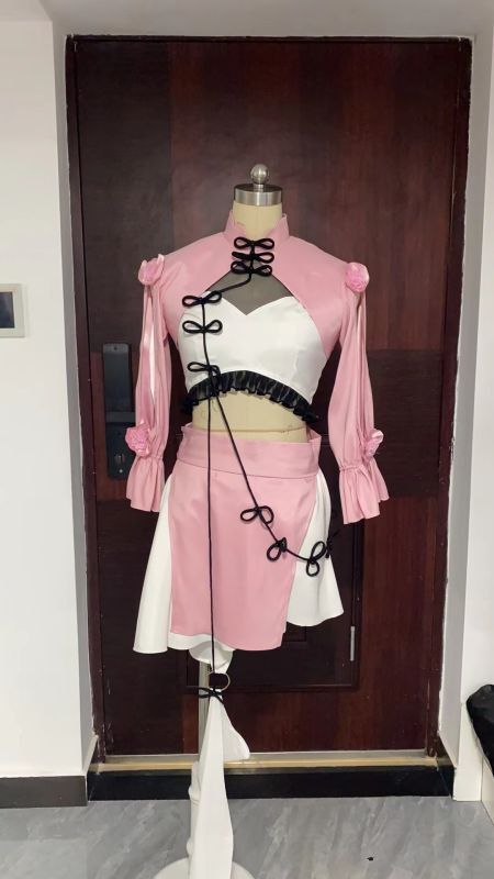 ぶいすぽっ！ 英リサ 風 コスプレ衣装(ウィッグは含まれてます