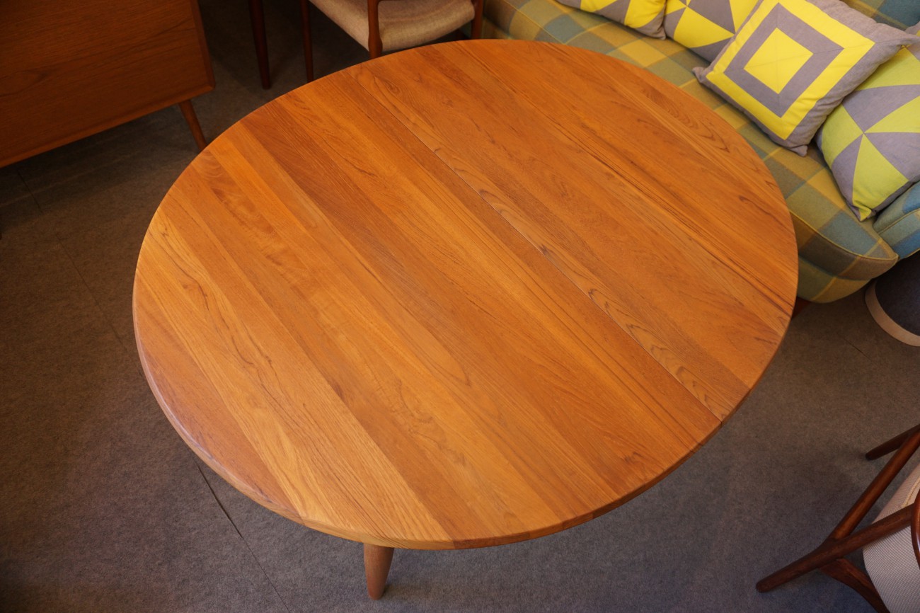 無垢チーク材 ビンテージ エクステンションダイニングテーブルを店舗に